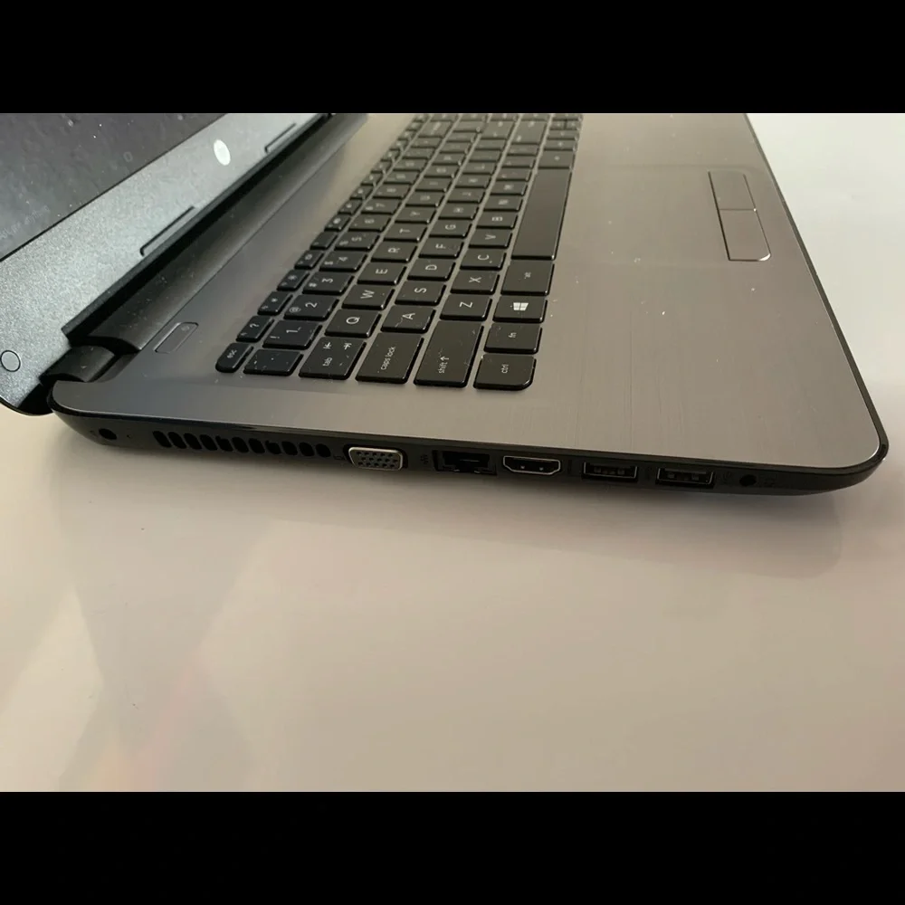 HP, AMD Radeon R2 Graphics, & Made 2017.